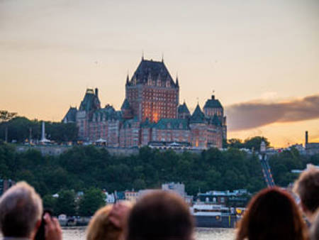 AML Louis Jolliet devant le Château Frontenac