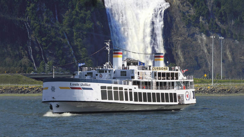  Louis Jolliet in front of the Montmorency Falls