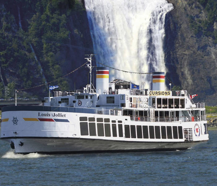  Louis Jolliet in front of the Montmorency Falls