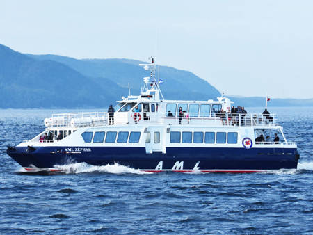 AML Zéphyr navigant dans l'Estuaire Marin