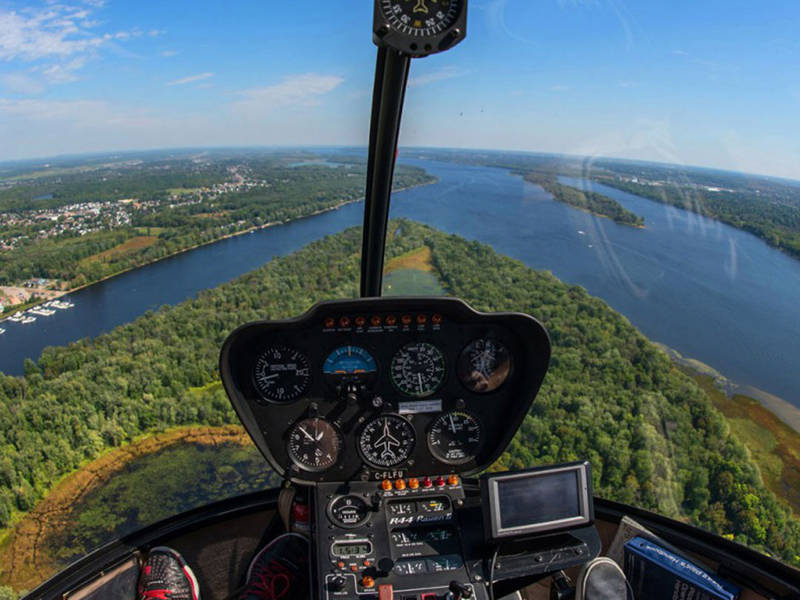 Vue du paysage à l'intérieur d'un hélicoptère